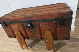 Baúl antiguo de viaje madera y metal