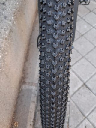 Bicicleta cube. Fibra de carbono