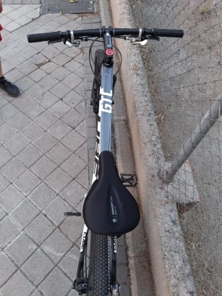 Bicicleta cube. Fibra de carbono