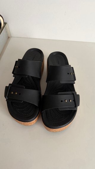 Crocs n37 negras plataforma