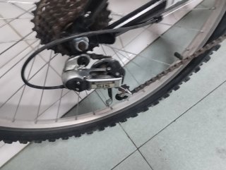 Bicicleta de montaña roja