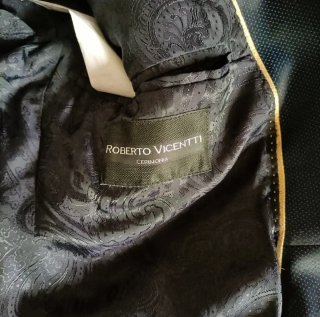 Roberto Vicentti, Traje de novio completo.