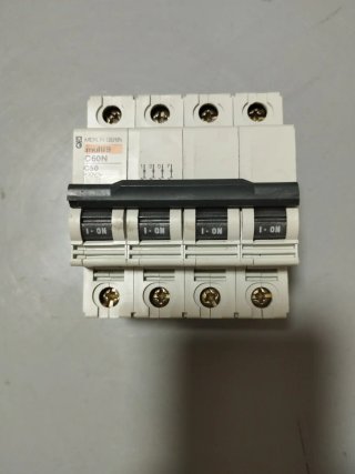 Interruptor Automático Merlin Gerin 4P 50A