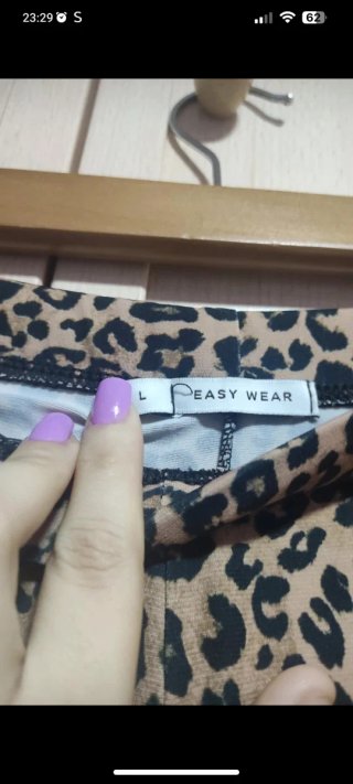 Pantalón estampado leopardo ancho
