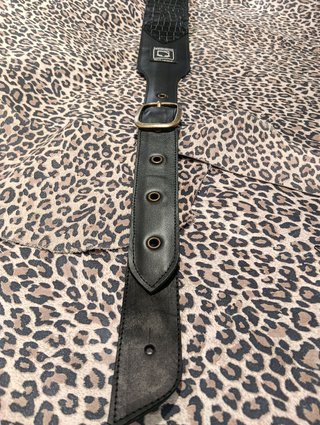 Correa de guitarra de cuero con diseño cocodrilo