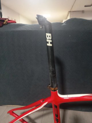 Cuadro y horquilla bh de carbono y tija de alumini