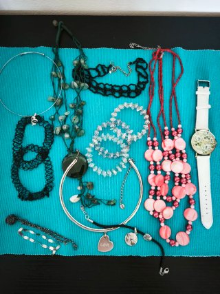 Bigiotteria mista, orologio bottega verde