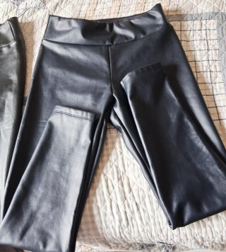 Leggings efecto piel negros