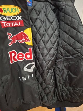 Chaqueta Red Bull Racing F1 Negra y Roja