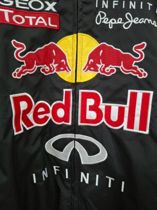 Chaqueta Red Bull Racing F1 Negra y Roja