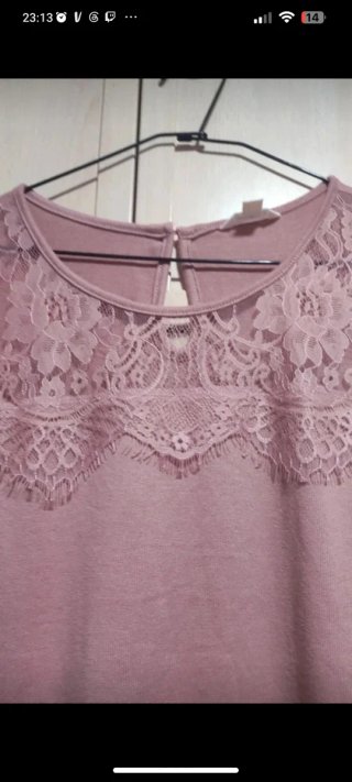 Jersey rosa con encaje