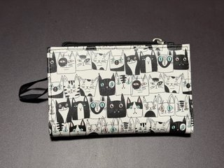 Cartera con estampado de gatos