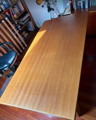 Mesa de estudio de madera hecha a medida