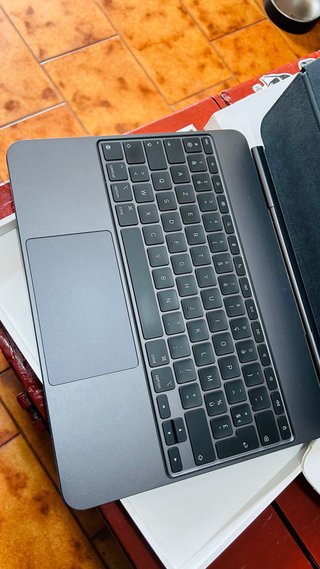 Apple Magic Keyboard per iPad Pro 13