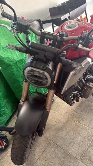 Honda CB650R Roja y Plateada
