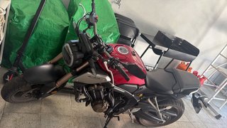 Honda CB650R Roja y Plateada