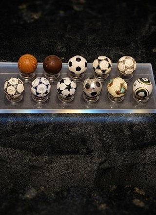 Portachiavi con repliche di palloni da calcio