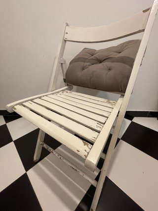 Sillas plegables de madera blancas