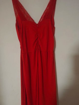 Vestido rojo fresco con encajes