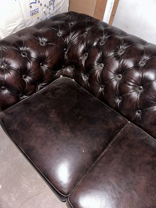 Divano Chesterfield in Pelle Marrone Scuro