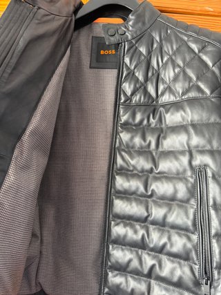 Cazadora de piel BOSS negra