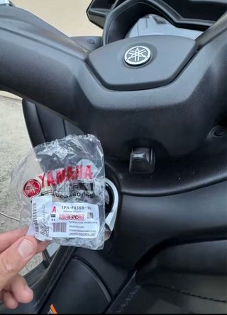 Asa para colgar objetos Yamaha. Nmax Xmax etc..