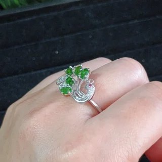 Anillo pavo real peridoto