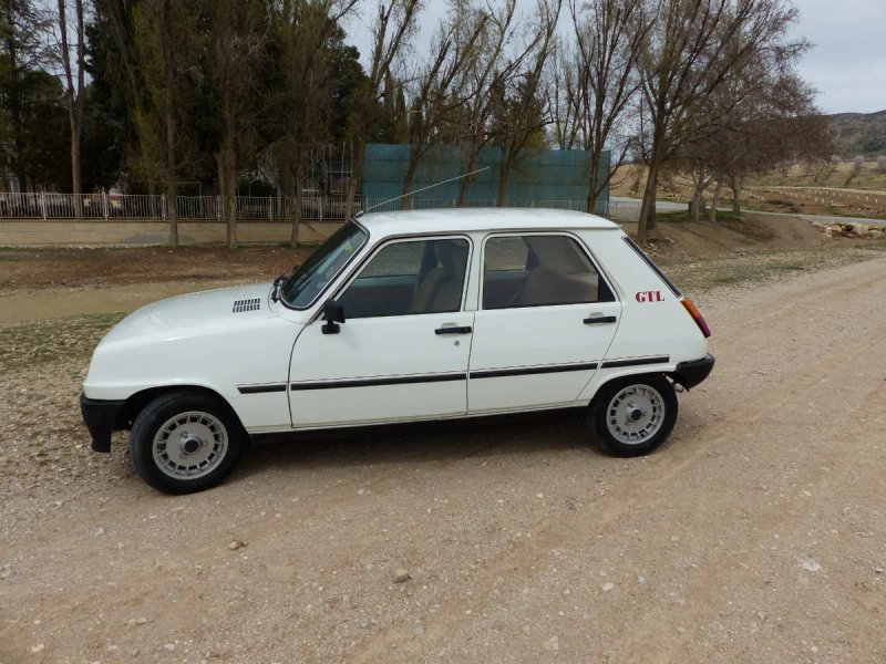 Renault 4 E-TECH 1983 - foto 1