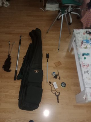 Saca de pesca con cañas,bipodes, detector