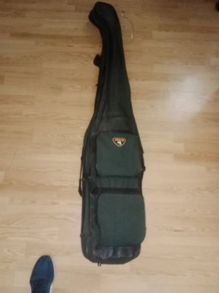Saca de pesca con cañas,bipodes, detector