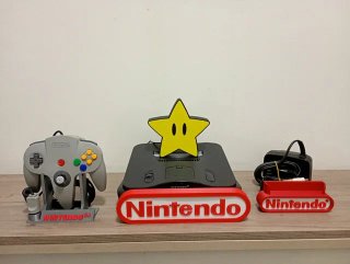 Lote Nintendo 64 con soportes expositores (116)