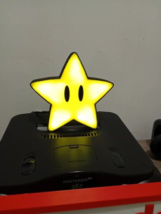 Lote Nintendo 64 con soportes expositores (116)