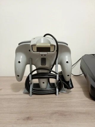 Lote Nintendo 64 con soportes expositores (116)