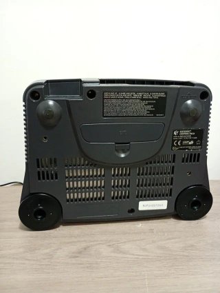 Lote Nintendo 64 con soportes expositores (116)