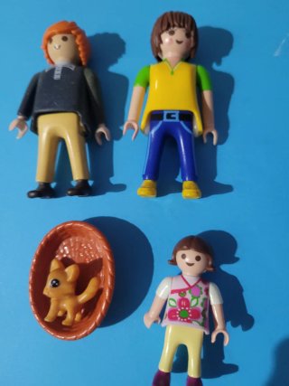 Playmobil figuras y cesta con perro