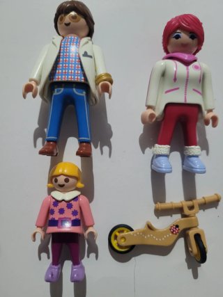 Playmobil Familia con Patinete