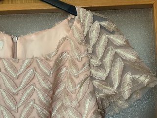 Vestido de fiesta rosa y plata