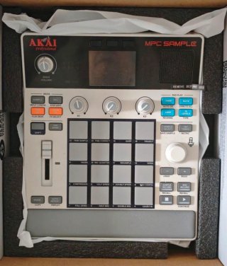 Akai MPC Sample - Controlador MIDI