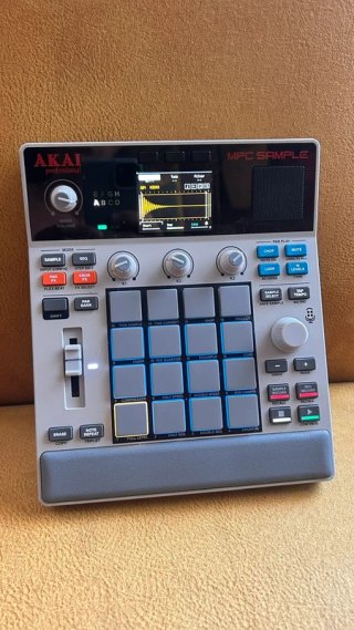 Akai MPC Sample - Controlador MIDI