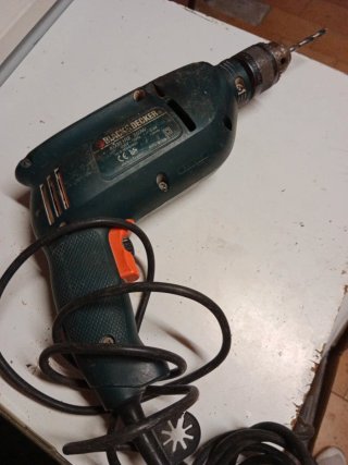 Taladro Black & Decker y brocas Makita