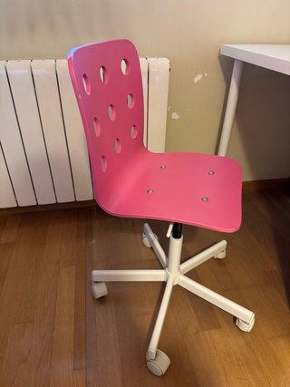 Silla infantil Ikea con ruedas