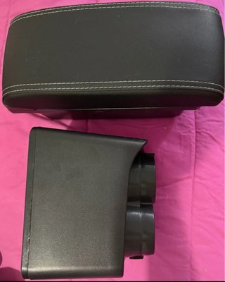Reposabrazos para coche.