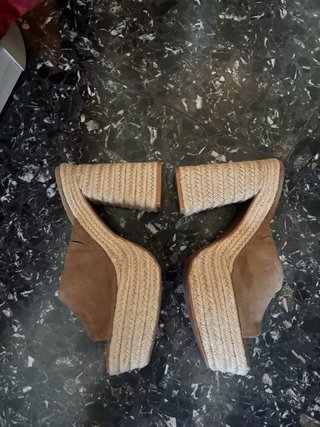 Sandalias de cuña beige talla 38