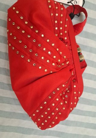 Bolso de fiesta rojo con pedrería