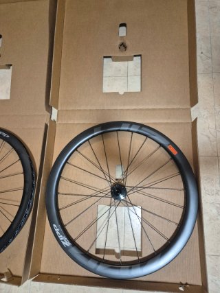 NUEVAS Zipp 303s carbono