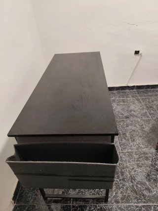 Escritorio madera y metal negro