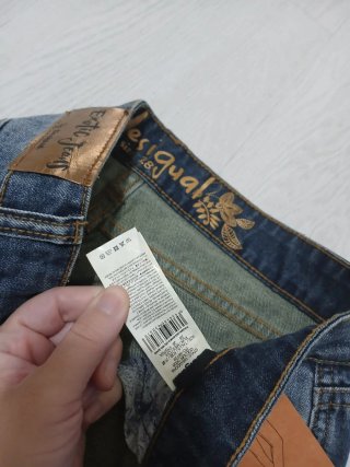 Pantalón vaquero Desigual Mickey Mouse descataloga