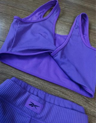 Conjunto deportivo Reebok lila