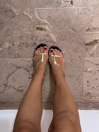 Sandalias de tacón Zara doradas y negras