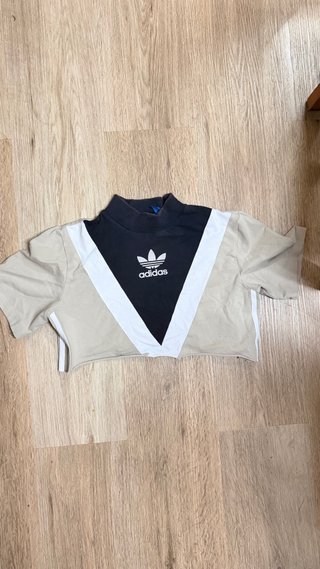 Blusa Adidas Crop Top Beige y Negro